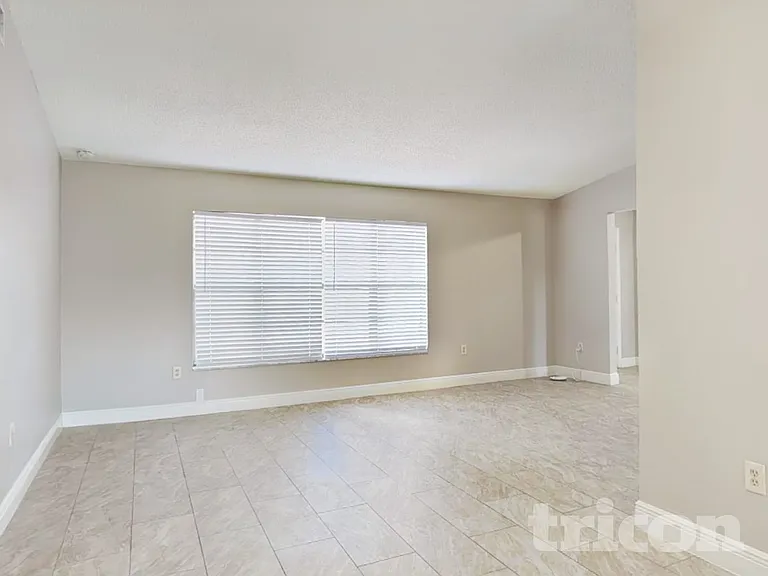488 Northview St — Photo 3