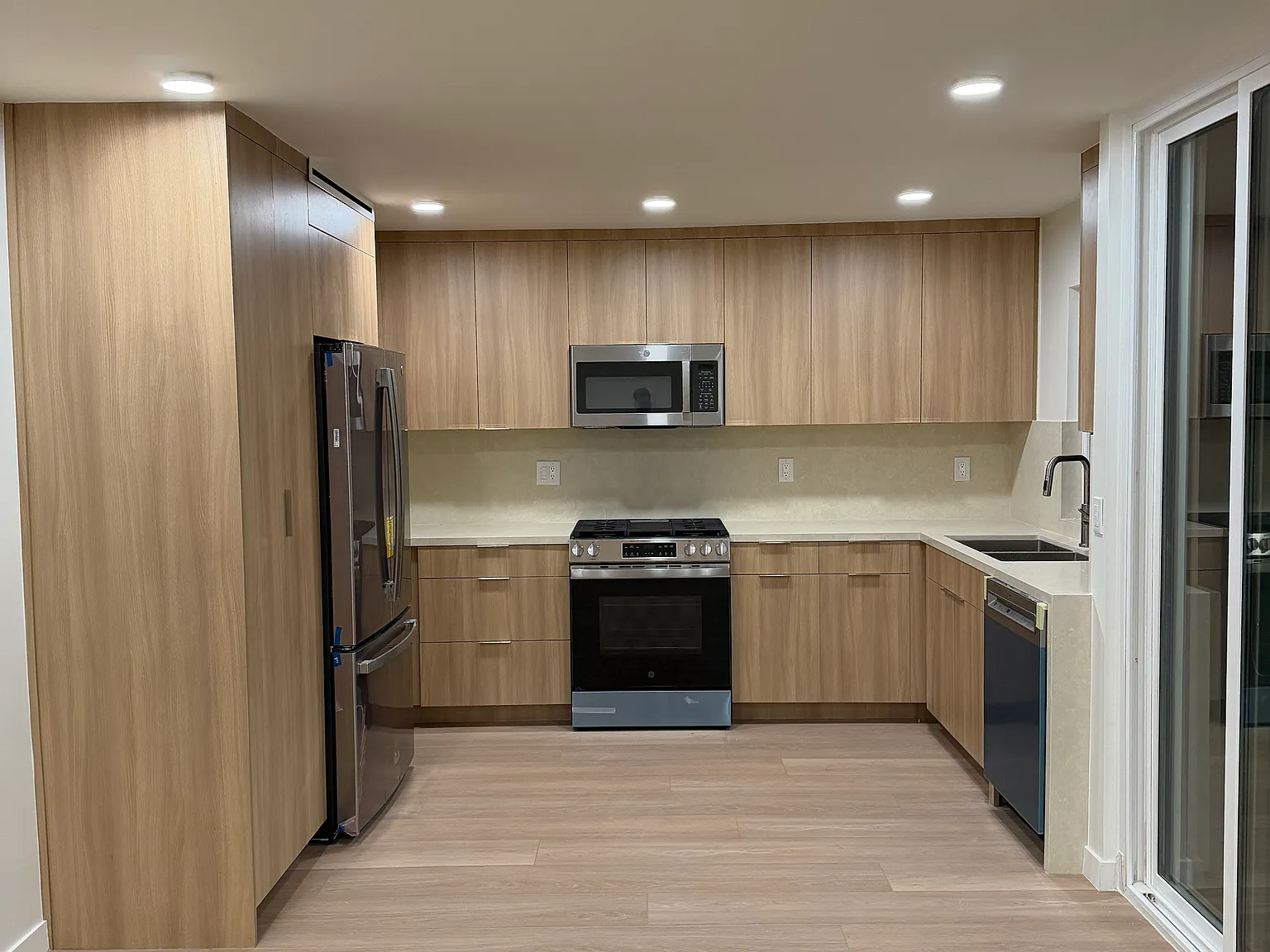 2 bed, 930 sqft, $5,500 — Photo 2