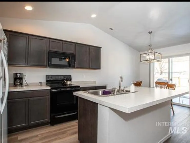 12818 Marna St — Photo 11