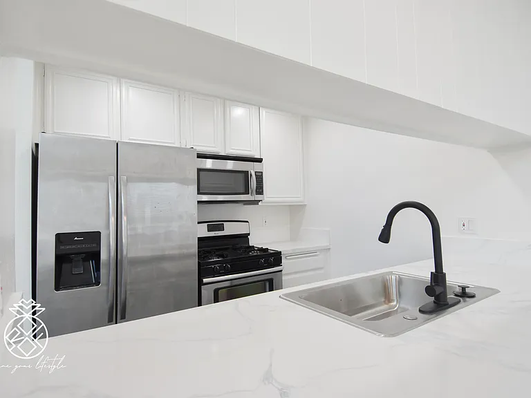 1727 Glendon Ave #208 — Photo 5