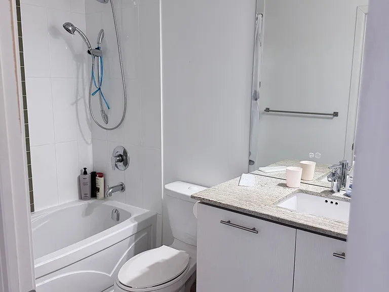 435 Richmond St W #814 — Photo 4
