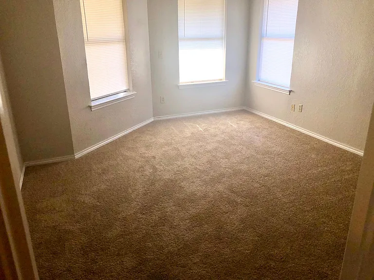 1405 Scott Ct — Photo 11