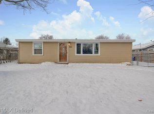 834 Pine Tree Rd, Lake Orion, MI 48362