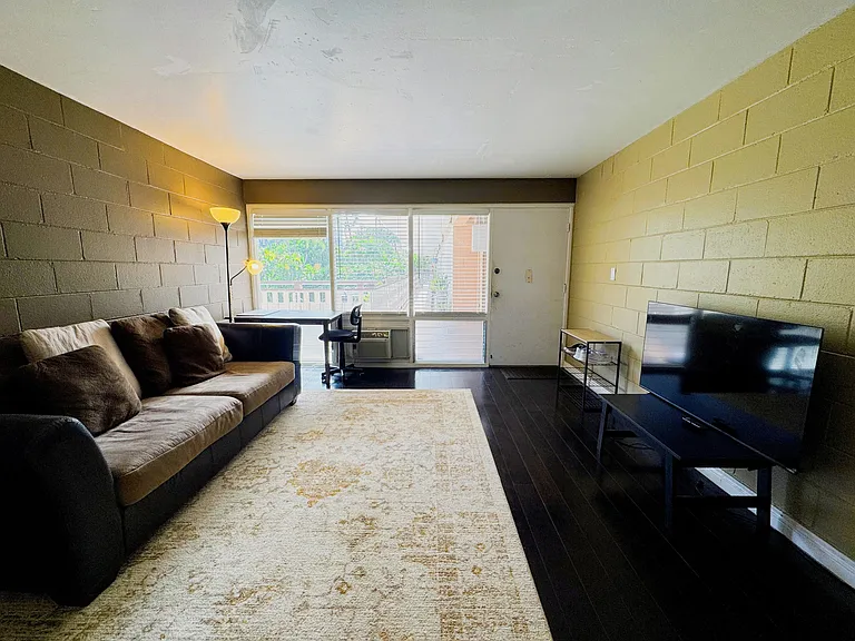 1427 Alexander St #208 — Photo 1