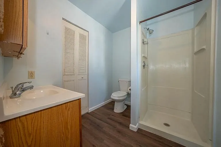 bathroom in master room