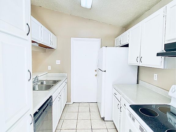 5th image of 8821 Meadow Trace St #1