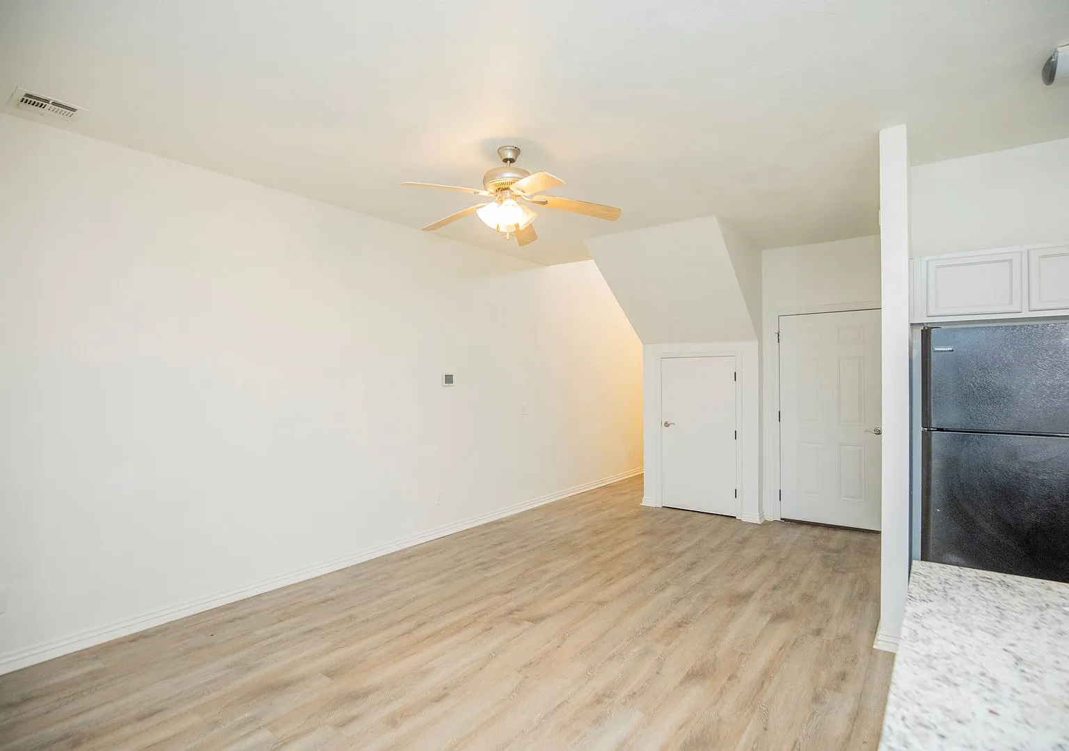 786 W. Breeze Cove — Photo 3