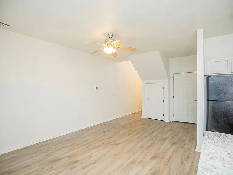 786 W Breeze Cv — Photo 3