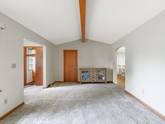 3rd image of 214 4th St NE