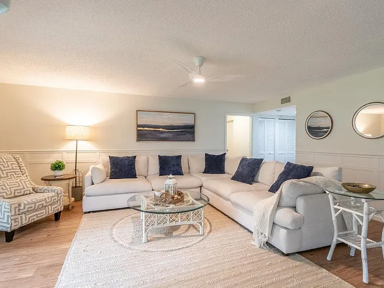3200 Binnacle Dr #H1 — Photo 2