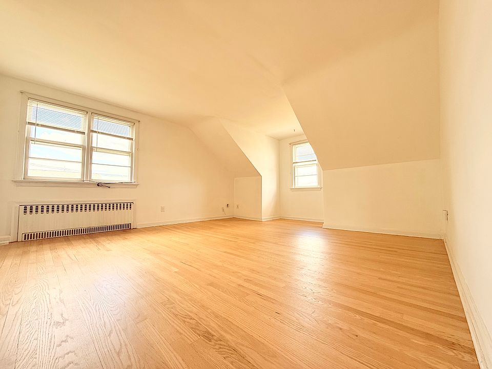 Large spacious sunny living room