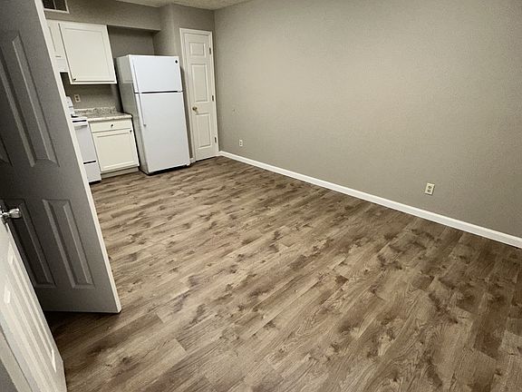 3rd image of 129 Meadowlark Dr APT 22