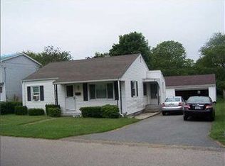 24 Paquin Pl, Middletown, RI 02842