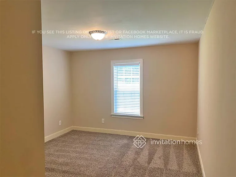 2420 Laura Dr — Photo 9