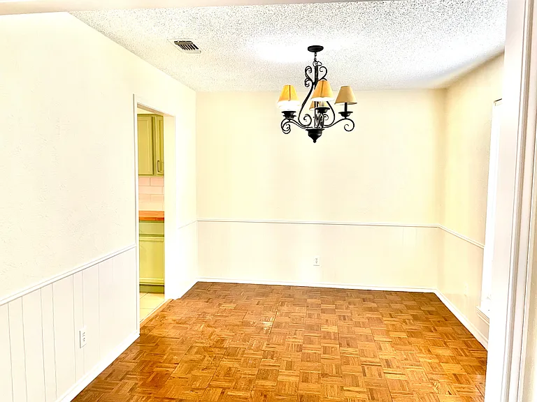 1011 Westgate Dr — Photo 10