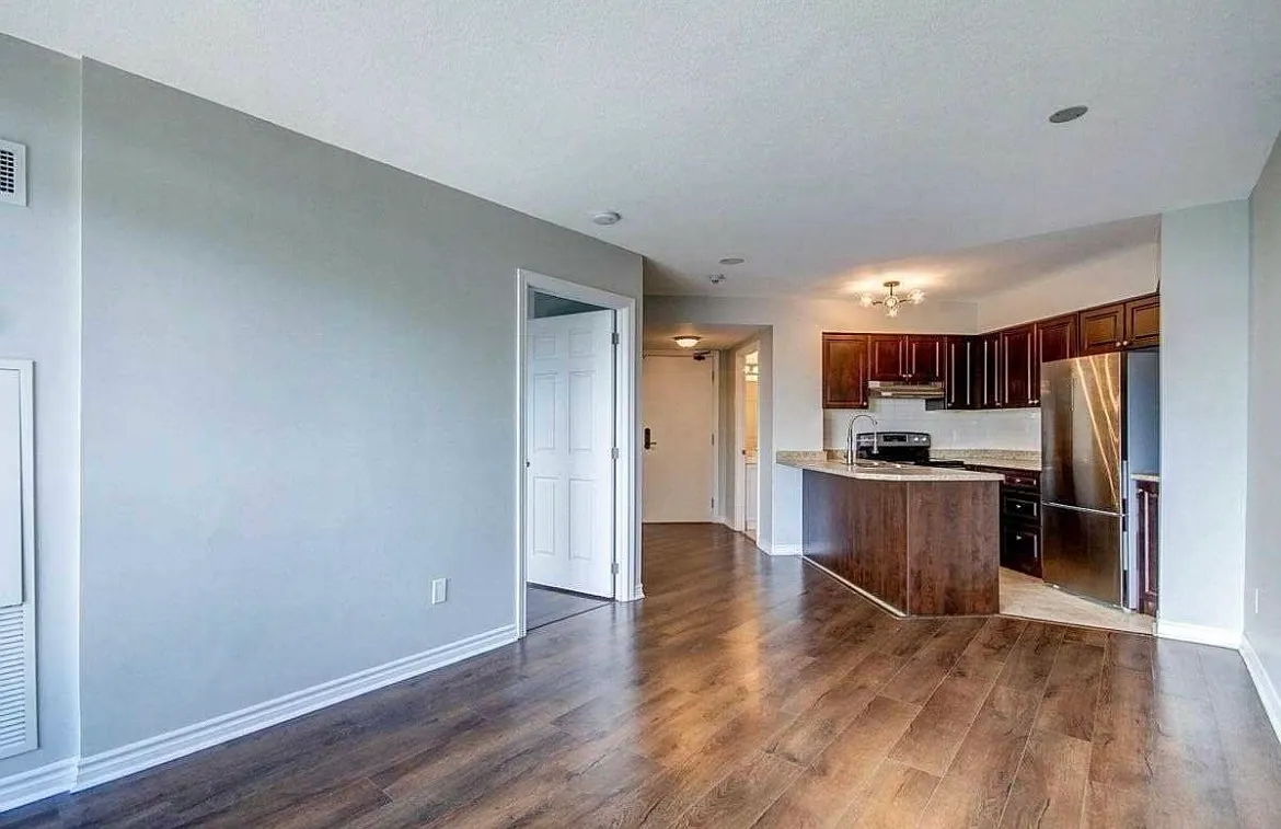 220 Forum Dr — Photo 3