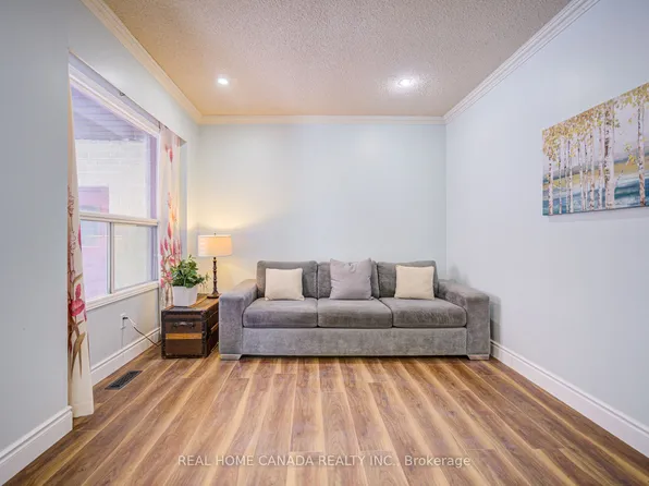21 Hallen Rd, Brampton, ON L6Y 2V5