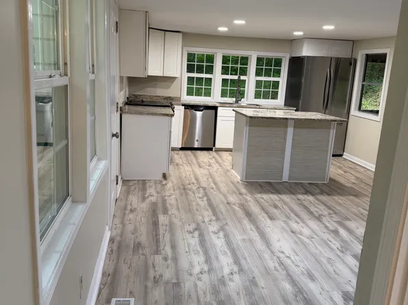 9430 Meadowbrook Dr, Gainesville, GA 30506