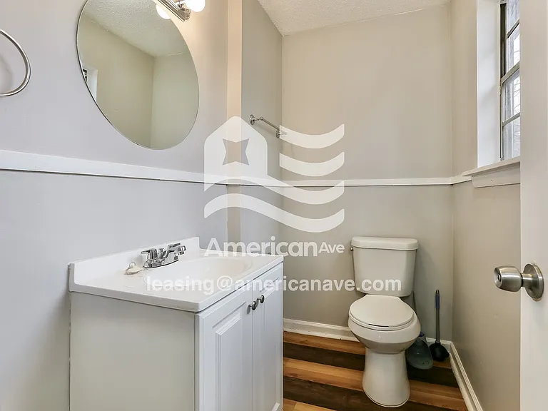 1483401_010_wm_-_main_bathroom_13615054.jpg
