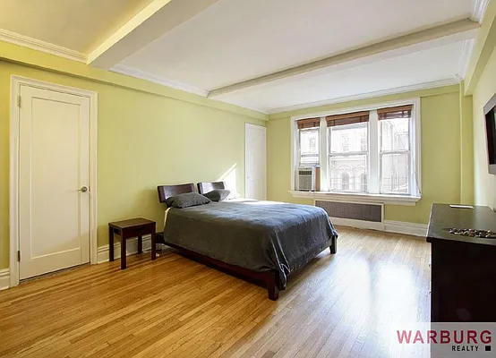 Sold by Warburg | media 8