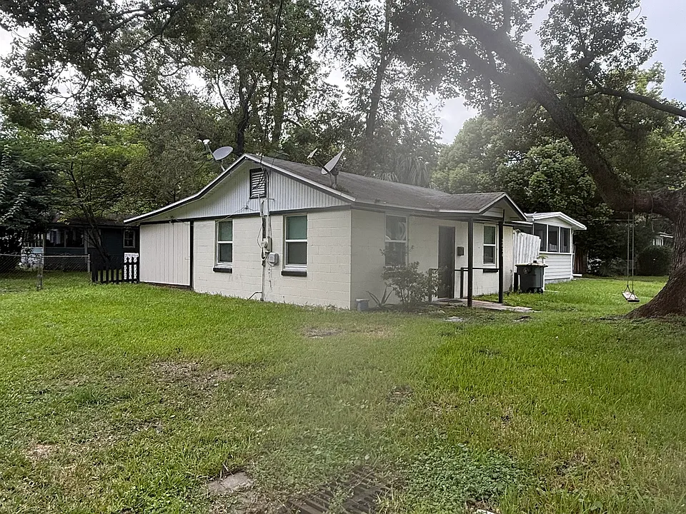 2424 Lamee Ave