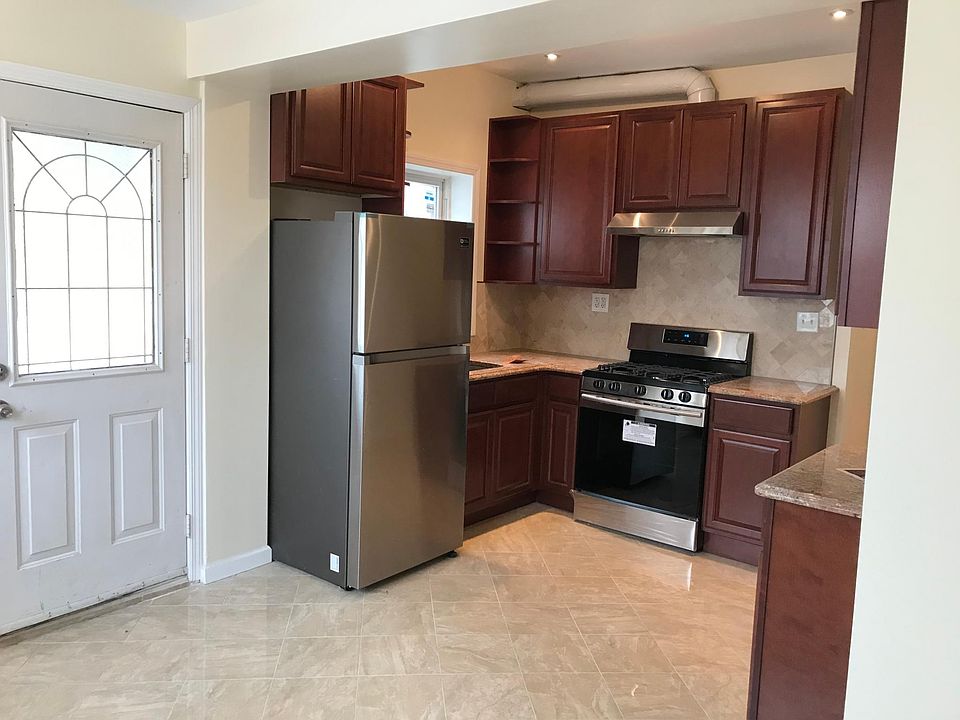 1st image of 2839 Randall Ave Floor 1