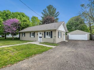 804 S Cedar St, Greenville, MI 48838