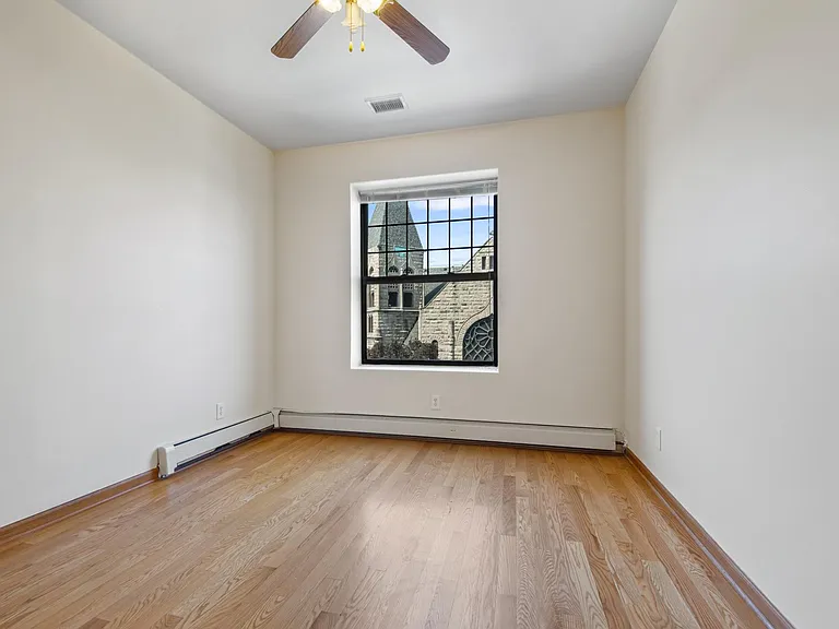 1435 E 53rd St #3E — Photo 15