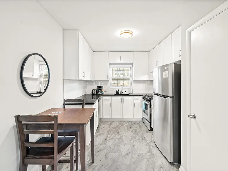 881 North Highland Apartments — Photo 11
