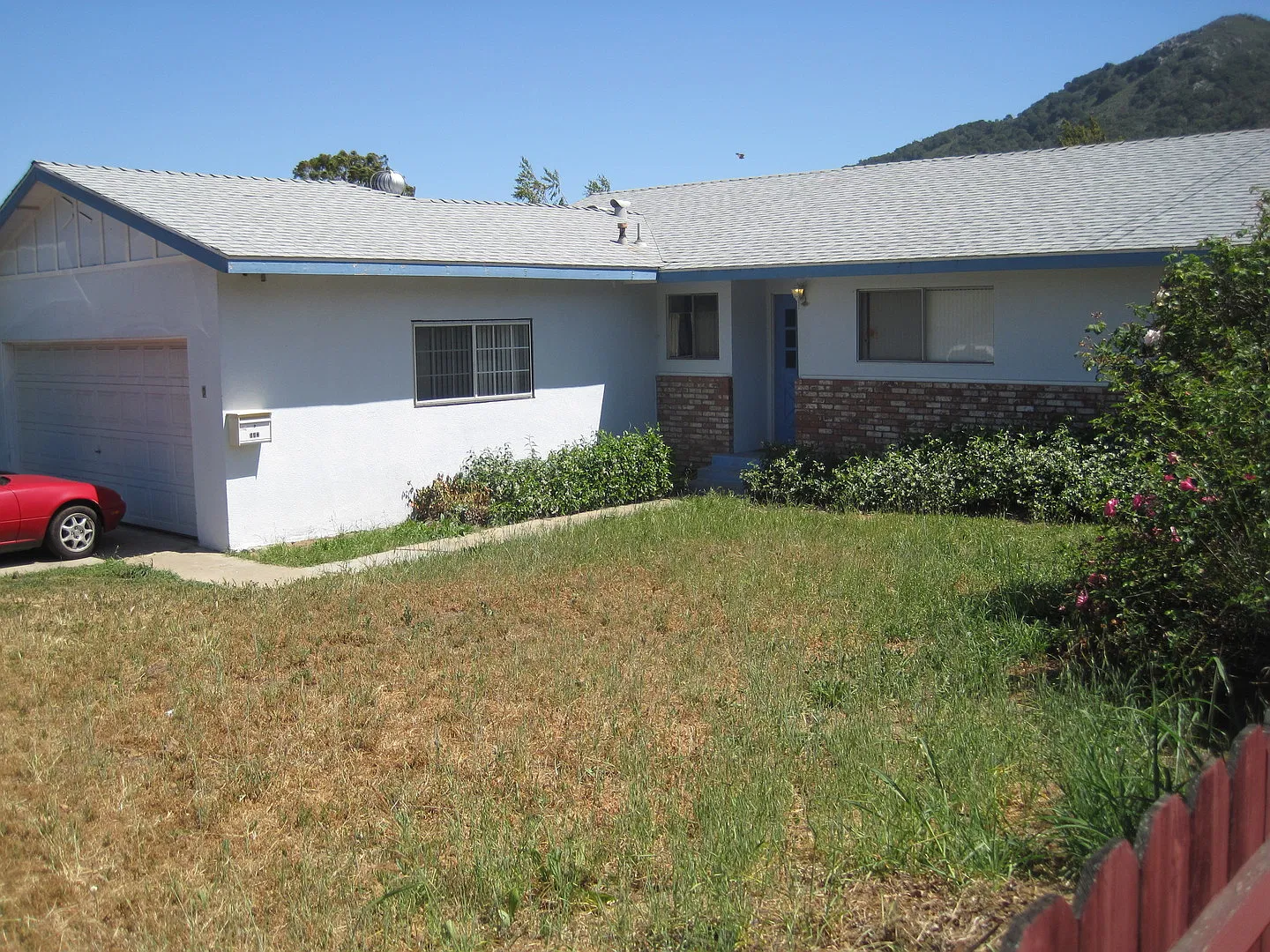 4 bed 3 baths! House ideally located close to campus, shopping, Bishop Peak — Photo 4