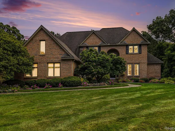 5895 Meadows Dr, Clarkston, MI 48348