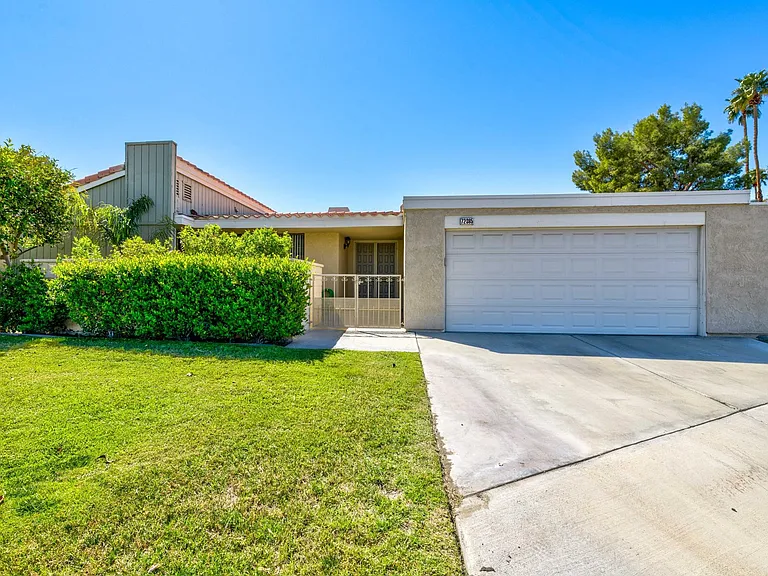 72385 Beverly Way — Photo 33