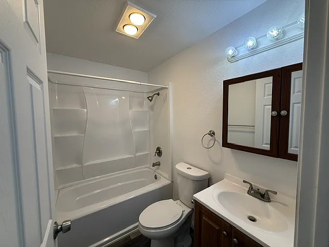 1840 N Stewart St — Photo 4