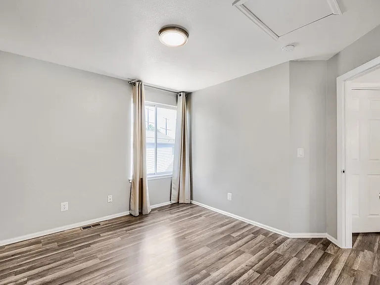 5389 E Manchester Dr — Photo 13