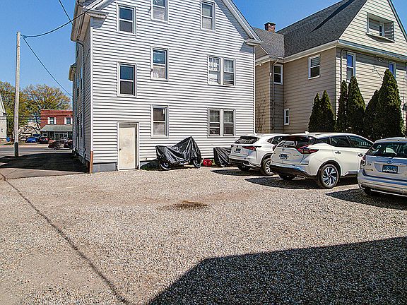 3rd image of 1052 Dixwell Avenue