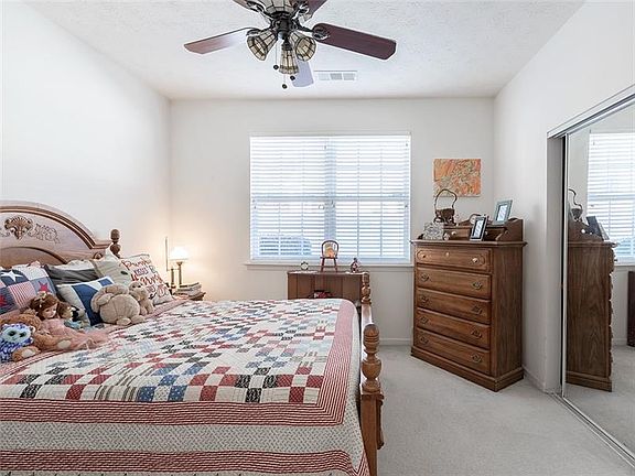 5th image of 430 W Oaks Trl