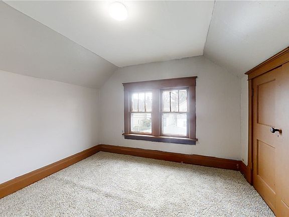 4th image of 129 Esser Ave