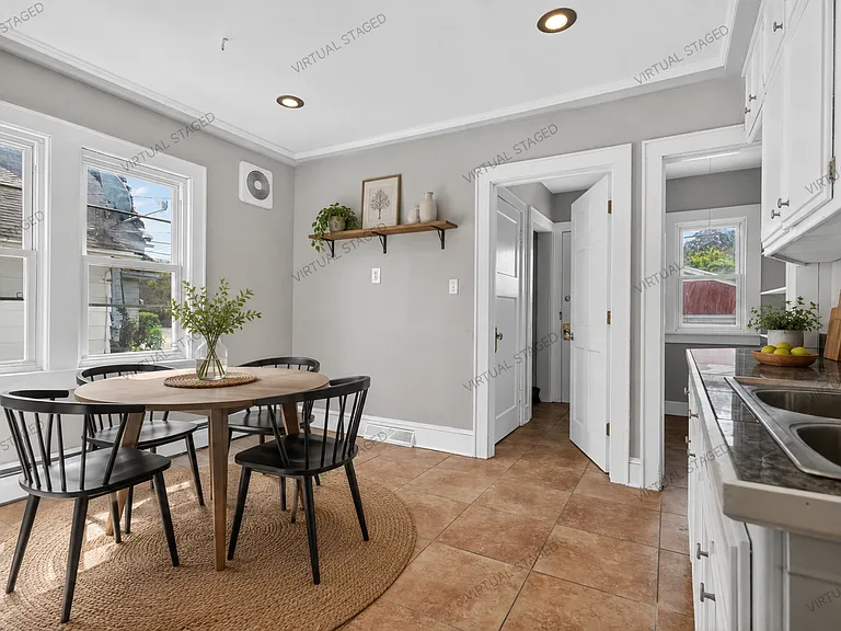 3871 E Hammond Ave — Photo 2