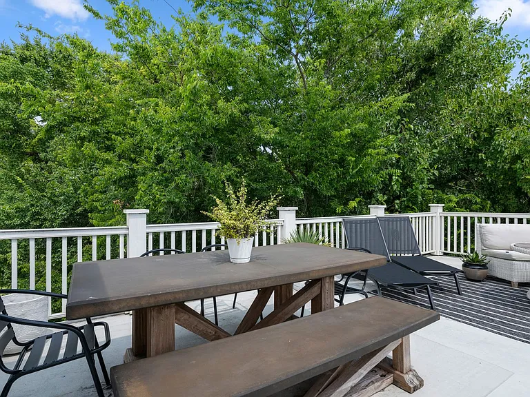 205 Line St — Photo 29