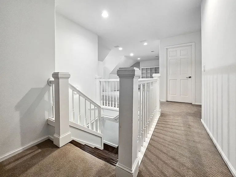 10058 NE 29th Pl — Photo 17