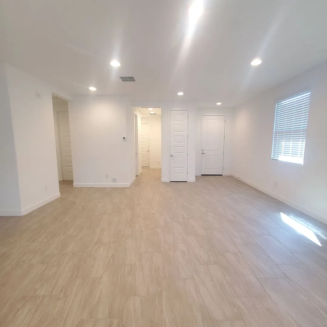 4 Bedroom / 2 Bathroom Newer Home In Apache Junction — Photo 3