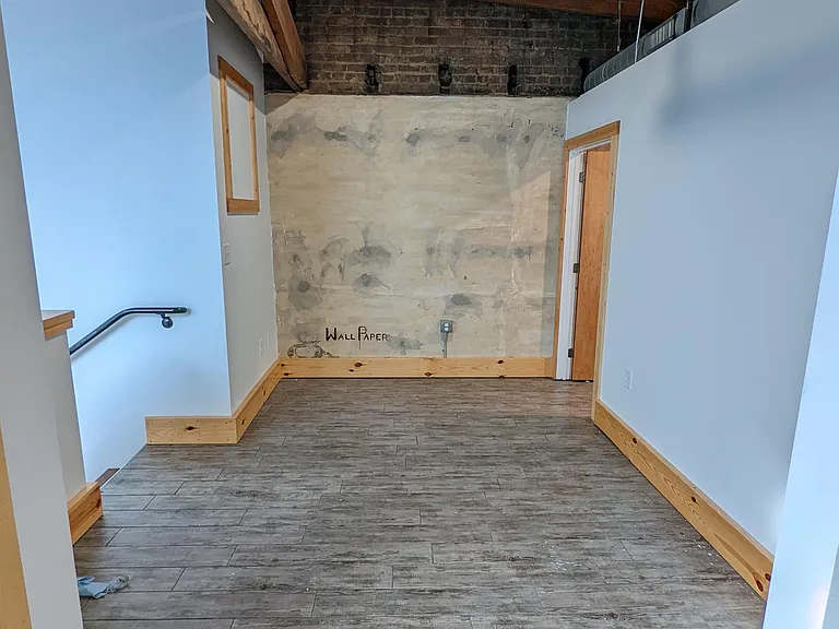 116 E Market St — Photo 12