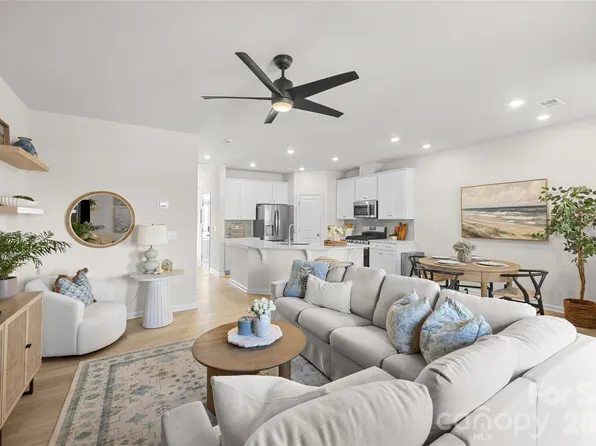 7035 Everly Commons Ln, Tega Cay, SC 29708