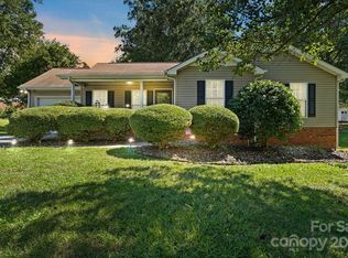 203 Allison Dr, Matthews, NC 28104