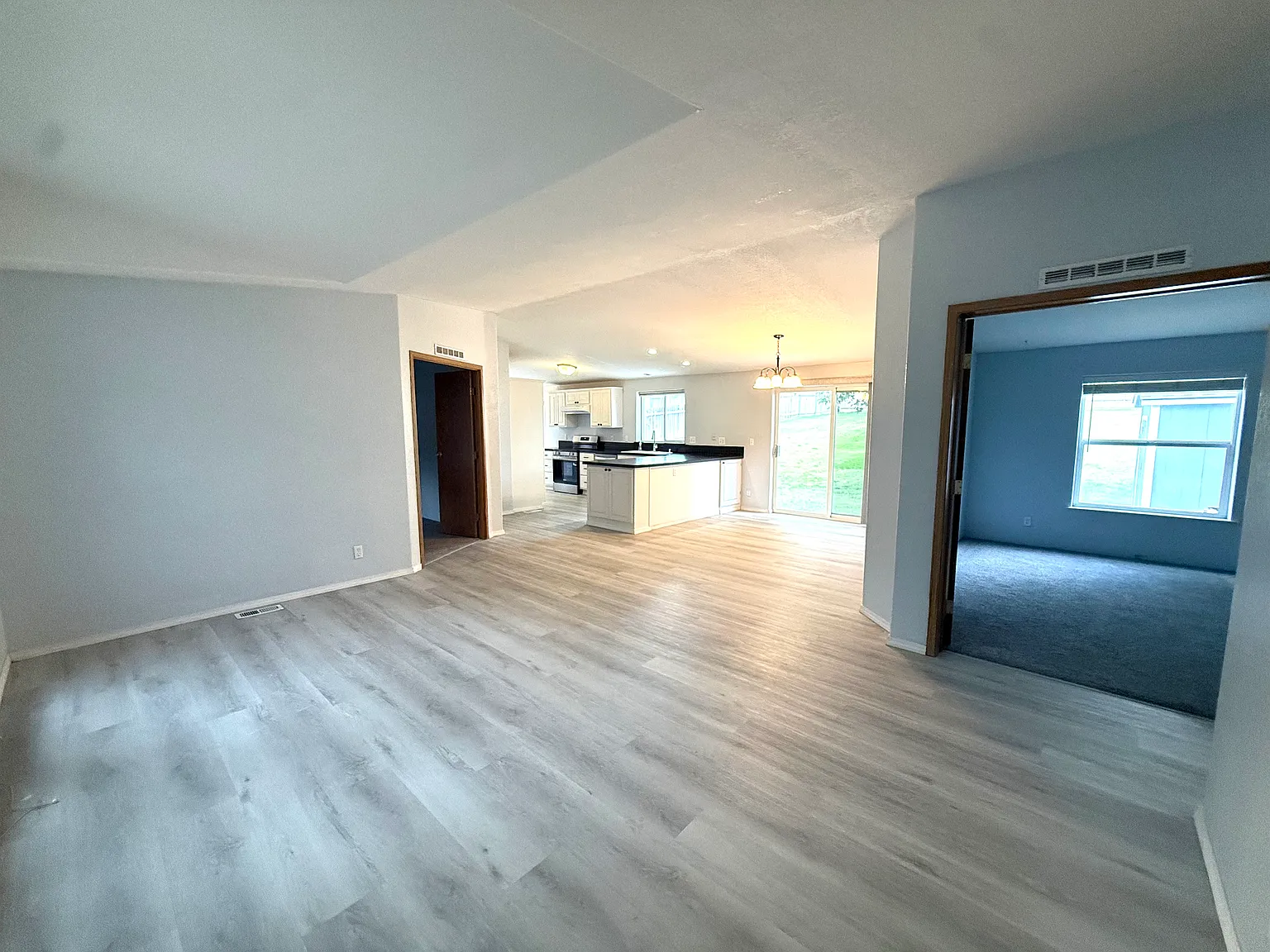 3 bed, 1456 sqft, $2,195 — Photo 3
