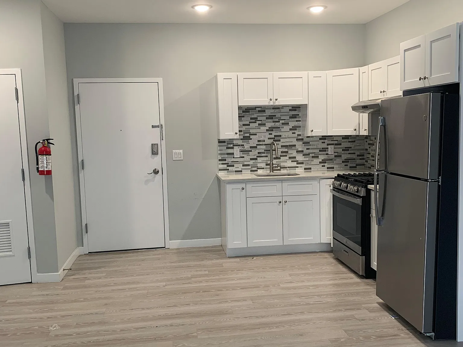 1 bed, $1,718 — Photo 4