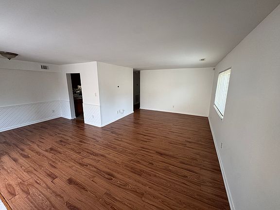 3rd image of 1485 Ventura Way
