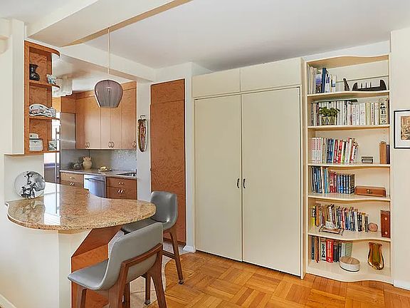 4th image of 120 E 81st St APT 10E