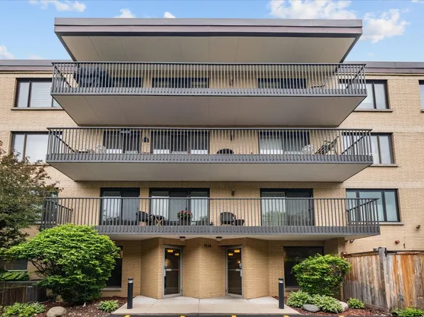 1534 McDaniels Ave APT 4B, Highland Park, IL 60035