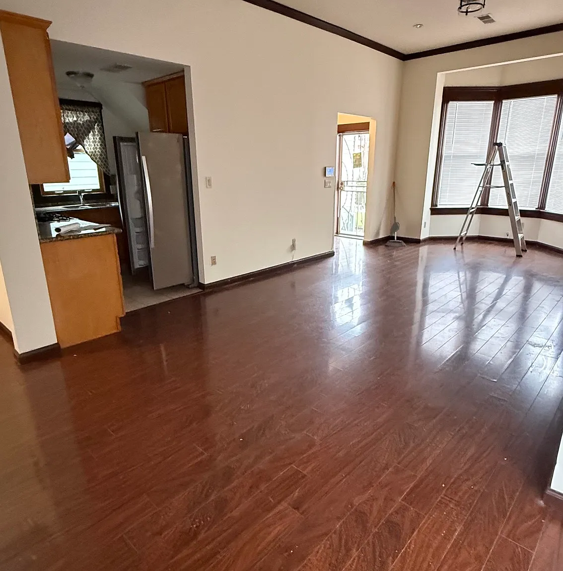 3 bed, 1080 sqft, $3,200 — Photo 1